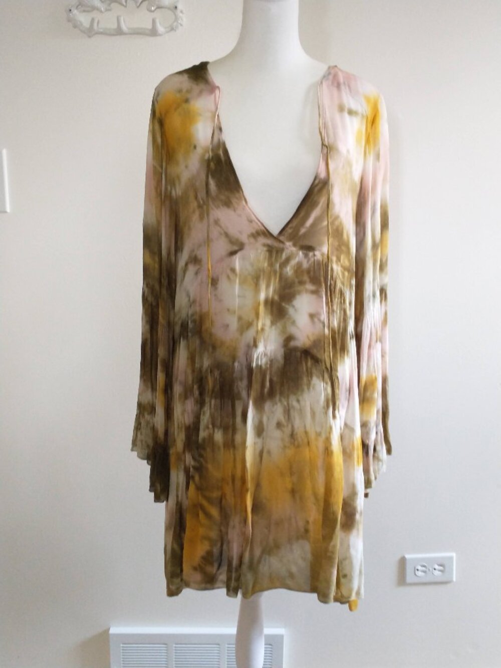 Young Fabulous & Broke tie dye bell sleeve babydoll dress M Boho Festival